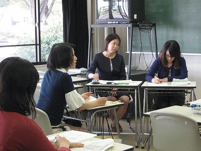 招待講演の司会中です